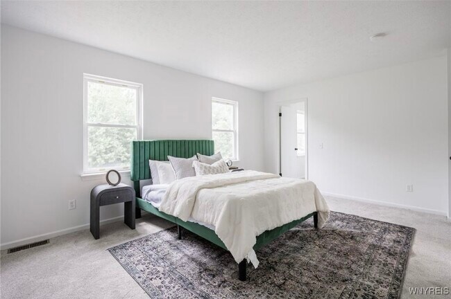 Building Photo - 76 Alverstone Way