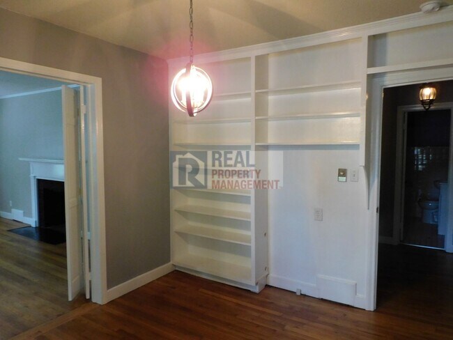 Building Photo - Irving Park Cottage 3BR/1.5BA w/1-Car Gara...