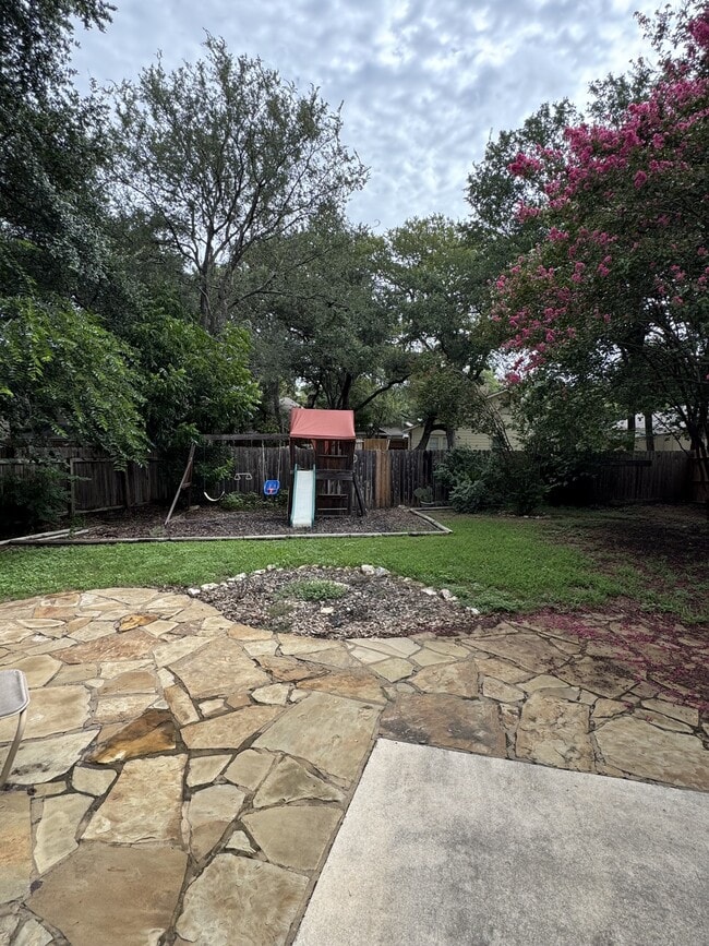 Building Photo - 13815 Stone Hollow