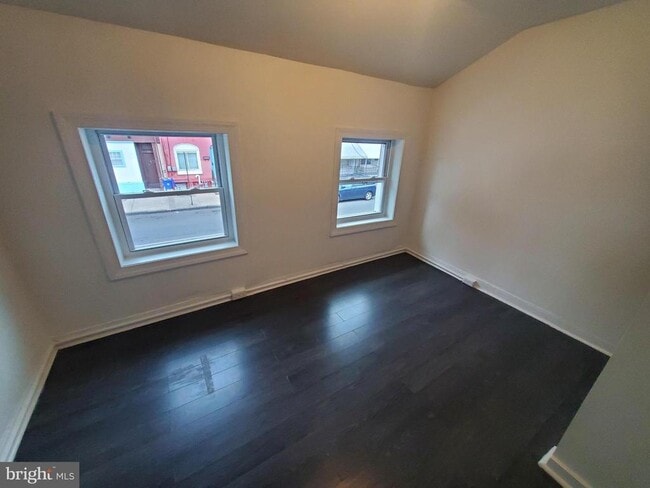 Building Photo - 404 S 9th St