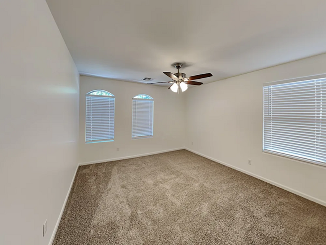 Building Photo - 1373 S Ponderosa Dr