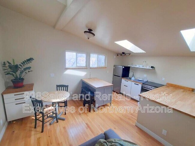 Building Photo - 2304 N Talkington Dr