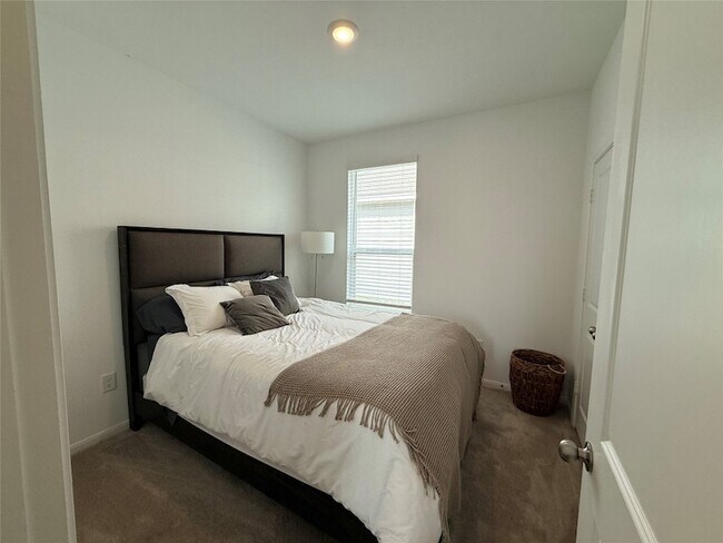 Building Photo - 17802 Plow Horse Ln