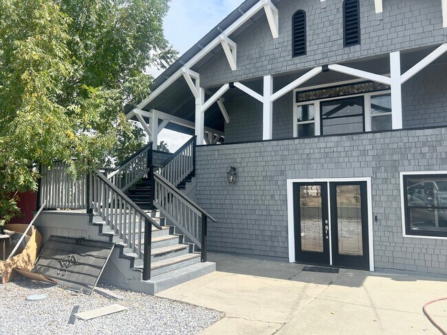 Building Photo - 316 Mayo Ave