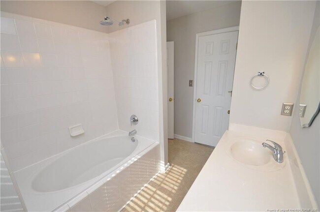 Building Photo - 402 Knightsborough Way