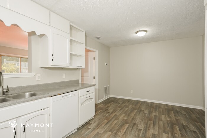 Building Photo - 5713 Wells Cir