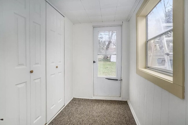 Building Photo - $1450- 2 Bedroom home, Renovated, NEW PICT...