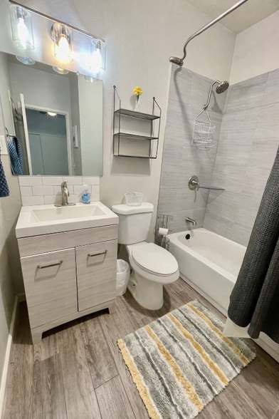 Building Photo - 1117 N 11th Ave