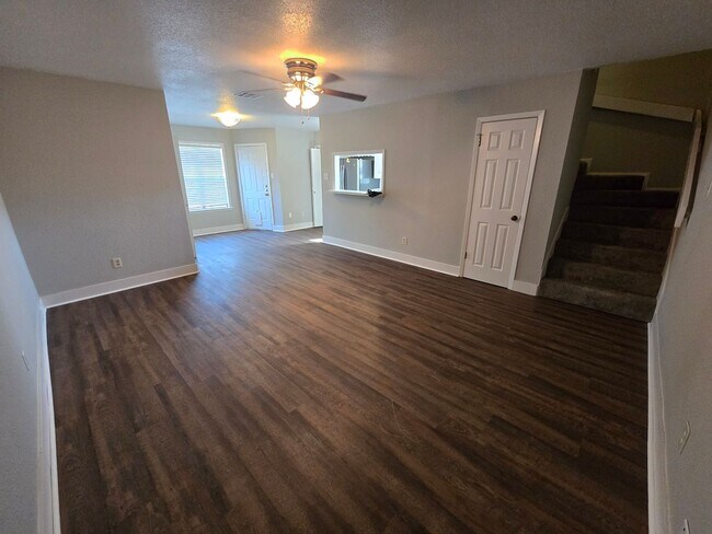 Building Photo - 1309 Airline Dr