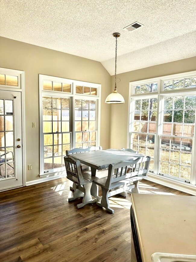 Building Photo - 1250 Sugar Ln