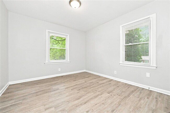 Building Photo - 386 Lindsey Dr SE
