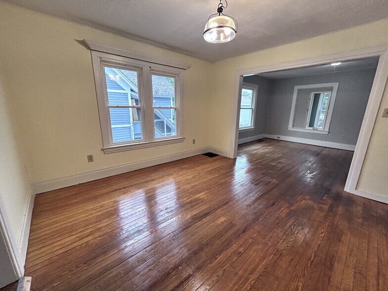 Dining Room - 31 Dix Ave