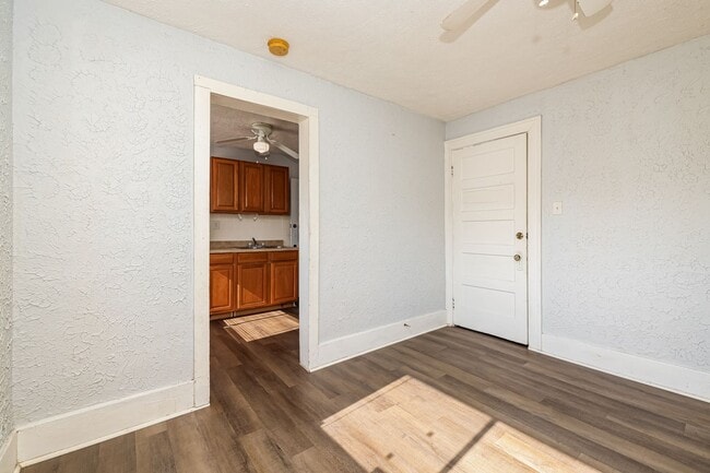 Building Photo - 4009 E 3rd St