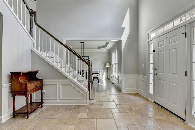Building Photo - 355 Gaines Oak Way