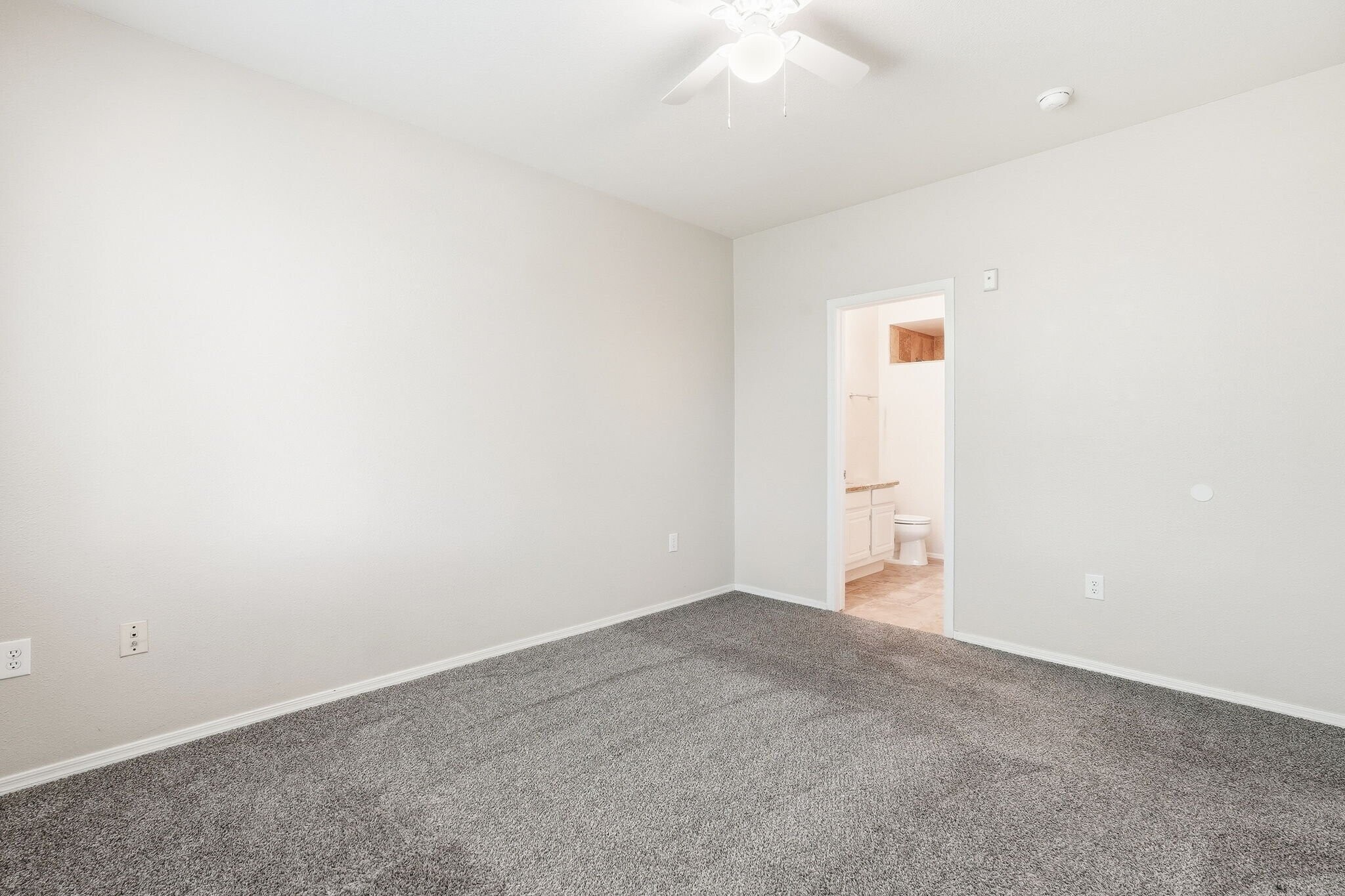 Building Photo - 5401 E Van Buren St