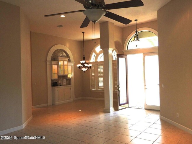 Building Photo - 416 Southampton Dr