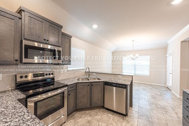 Building Photo - 371 W Tyler Rd