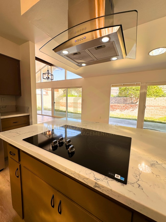 Building Photo - 1012 N H St