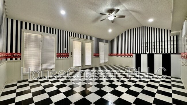 Building Photo - 6814 Hyden Ave