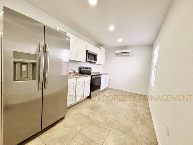 Building Photo - 4650 E Calle Aurora