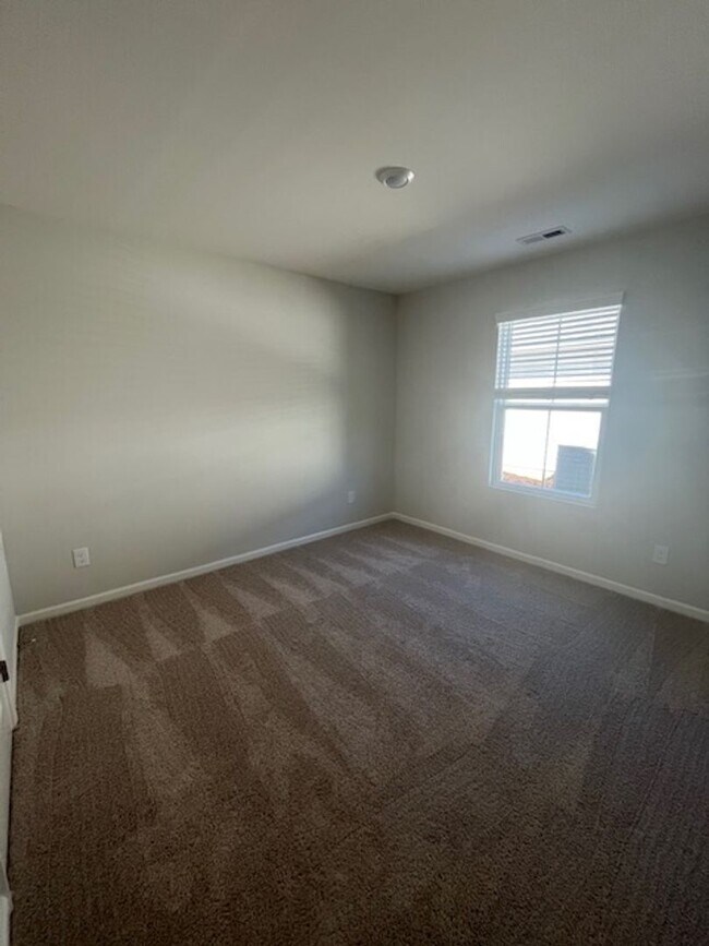 Building Photo - Cozy New-Build in Leland!