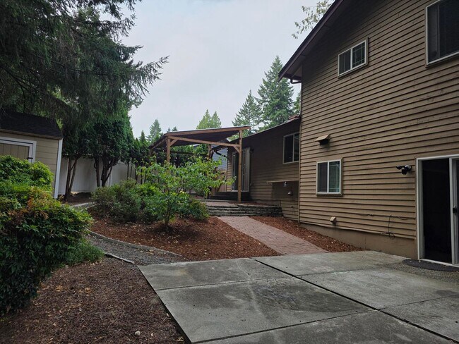 Building Photo - 4 Bedroom Home In Convenient Poulsbo Locat...