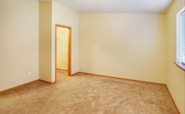 Building Photo - Spacious 3BD 2BA