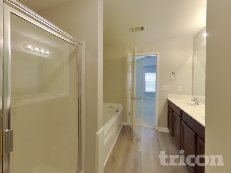 Building Photo - 3364 Estes Dr