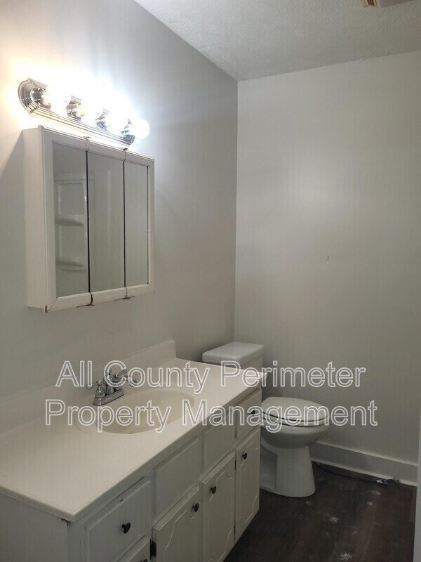 Building Photo - 3722 Piedmont Dr