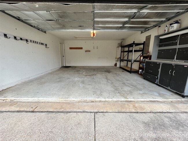 Building Photo - 3917 Miramar Dr