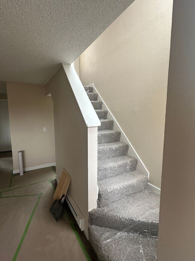 Building Photo - 2145 Eastview Pl