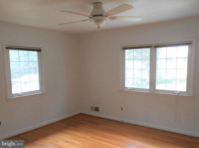 Building Photo - Impressive North Arlington Home with Abund...