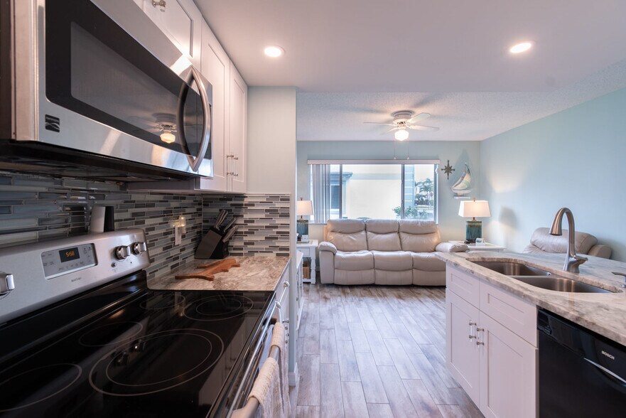 Building Photo - 516 Beach Park Ln