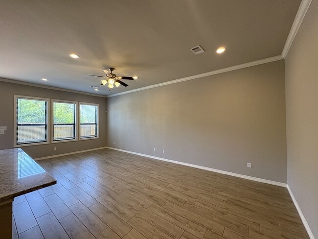 Building Photo - 4011 Oaklawn St