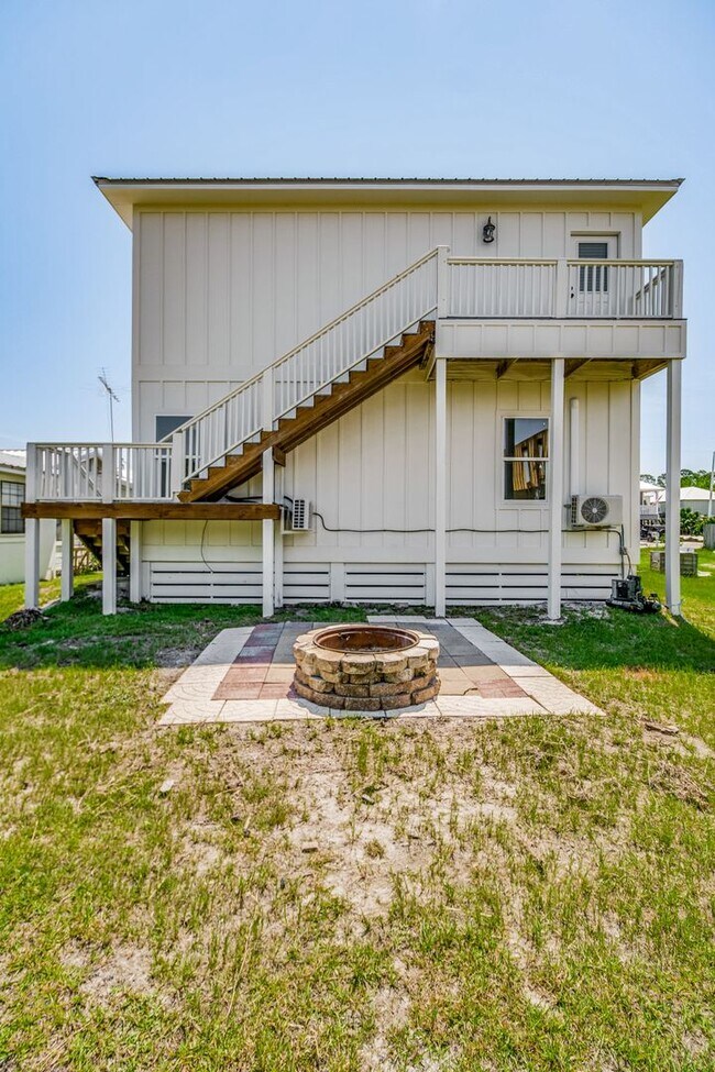 Building Photo - 5601 Bayou St John Ave