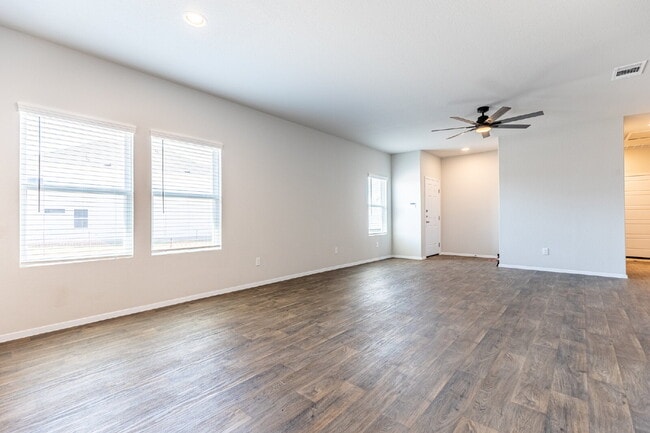 Building Photo - 373 Jade St