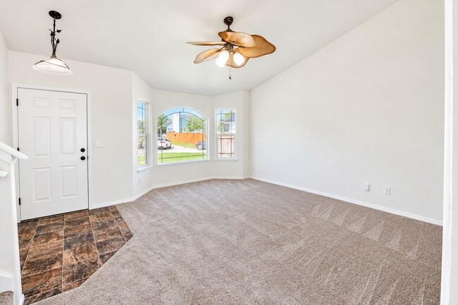 Building Photo - 3 Bed / 2 Bath Home on Quiet Cul-de-Sac