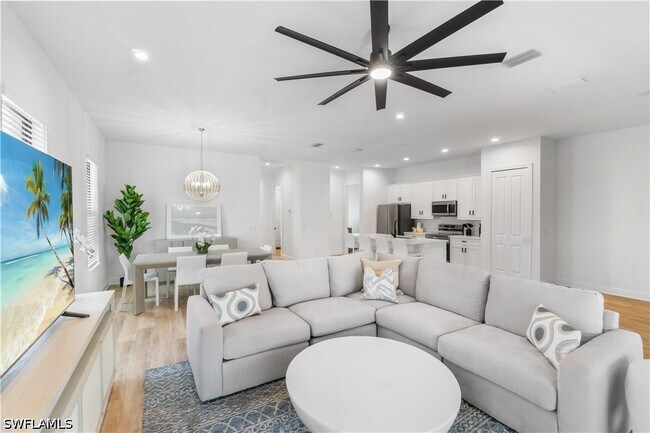 Building Photo - 551 97th Ave N