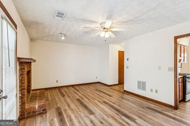 Building Photo - 1105 Booth Ct SW