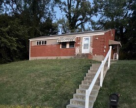 Building Photo - 1935 Parkview Pl