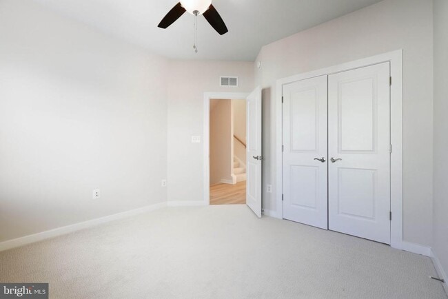 Building Photo - 1011 Venifena Terrace SE