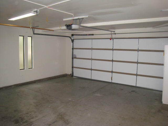 Building Photo - Nicely updated and well maintained home in the Meadowhawk subdivision!