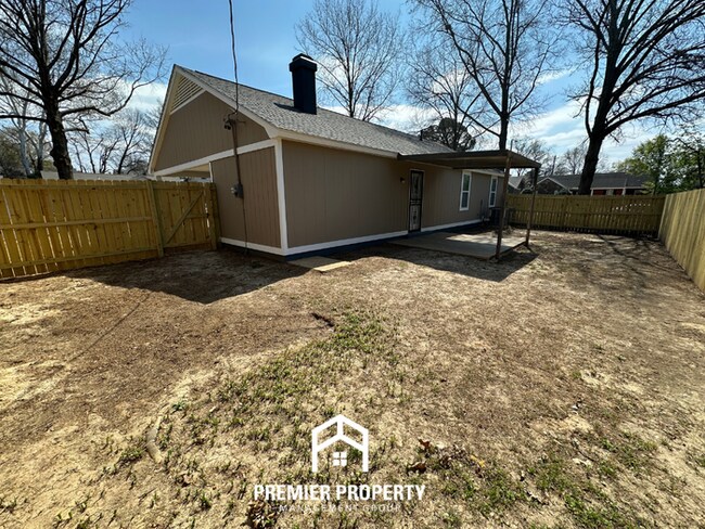 Building Photo - Newly Renovated 3BR/2BA in 38141 | Vaulted Ceilings, Fireplace & Fenced Yard