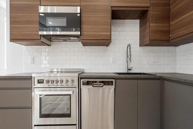 Building Photo - 334 St Paul St