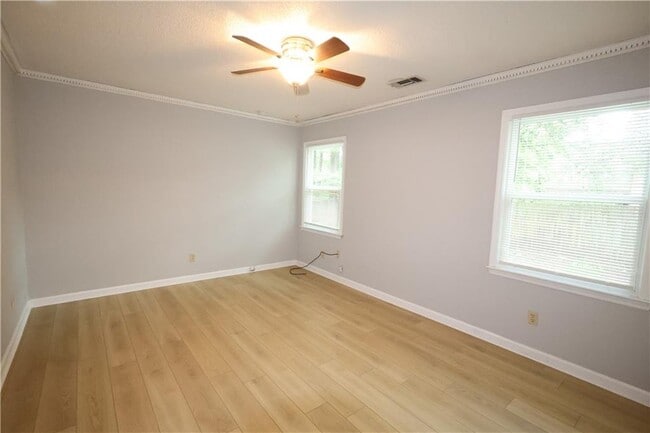 Building Photo - 1092 Mountain Springs Dr
