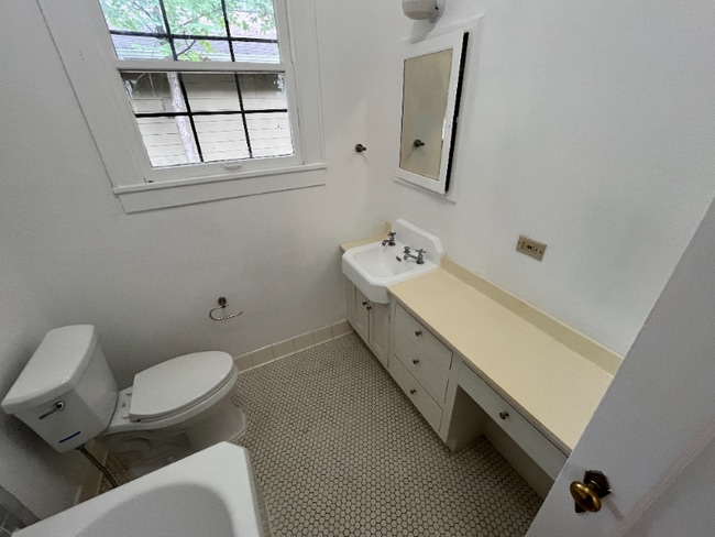 Building Photo - 9100 Georgian Dr