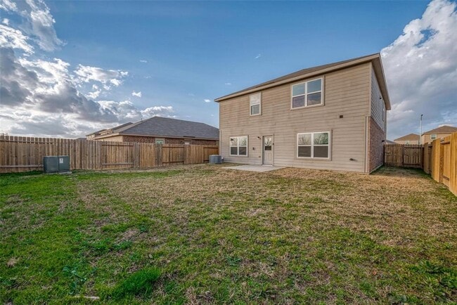 Building Photo - 545 Amberwood Pk Dr