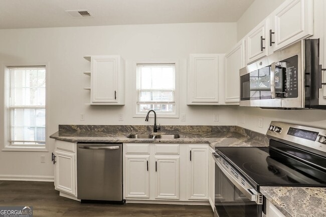 Building Photo - 2555 Flat Shoals Rd