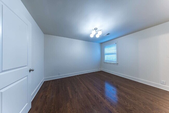 Building Photo - Renovated Condo on Fatherland, Minutes to ...