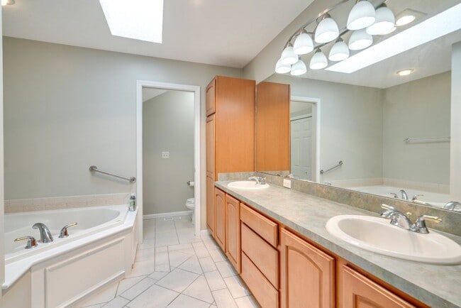 Building Photo - 2708 Wyndgate Ct